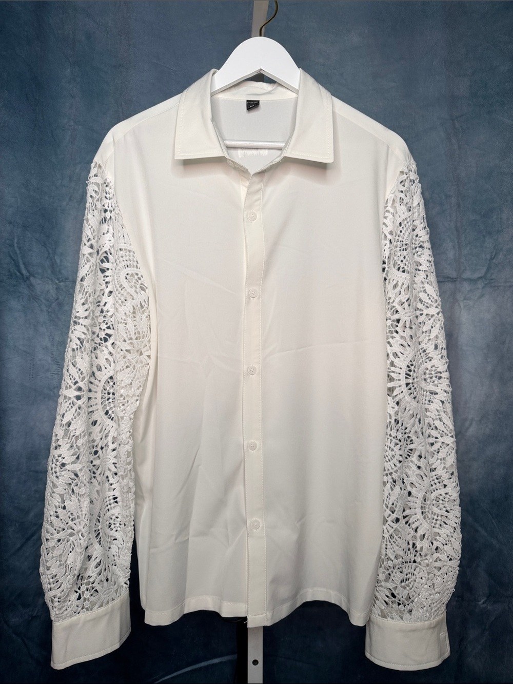 Chic White Button-Up Blouse with Lace Sleeves Size Large